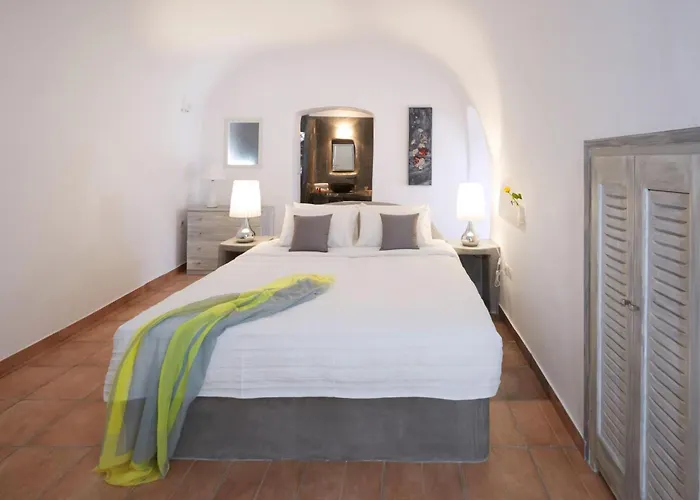 Elegant Santorini House Horizon Caldera View-outdoor Hot Tholos (Santorini)